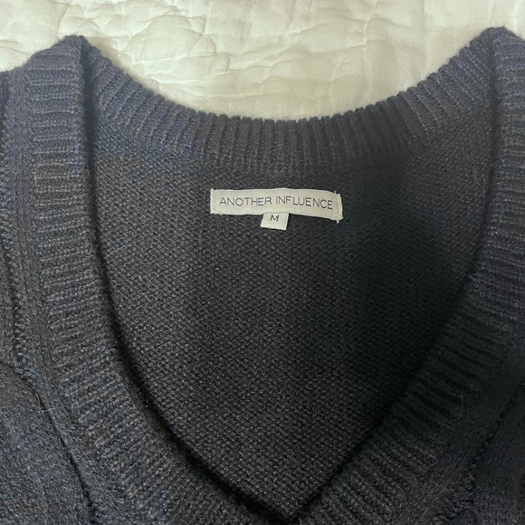 navy sweater vest w woven design on front, brand: another influence, size m - Picture 2 of 2